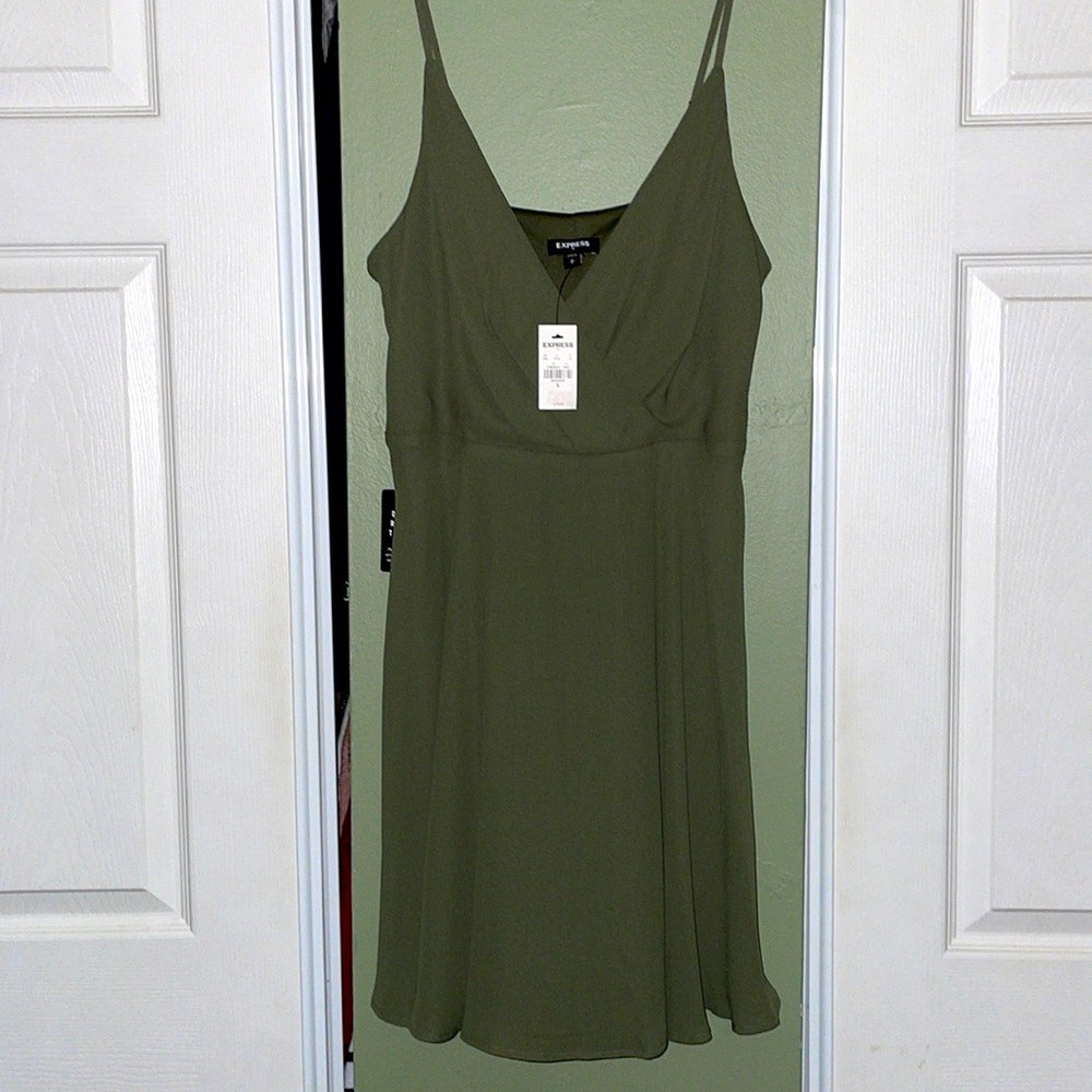 🆕 NWT Express Olive Green Short Flowy Dress, Women’s Size Small